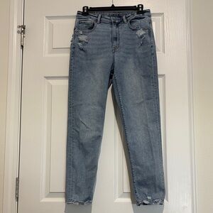 American Eagle Outfitters Light Blue Straight Leg Jeans; Size 6 Regular